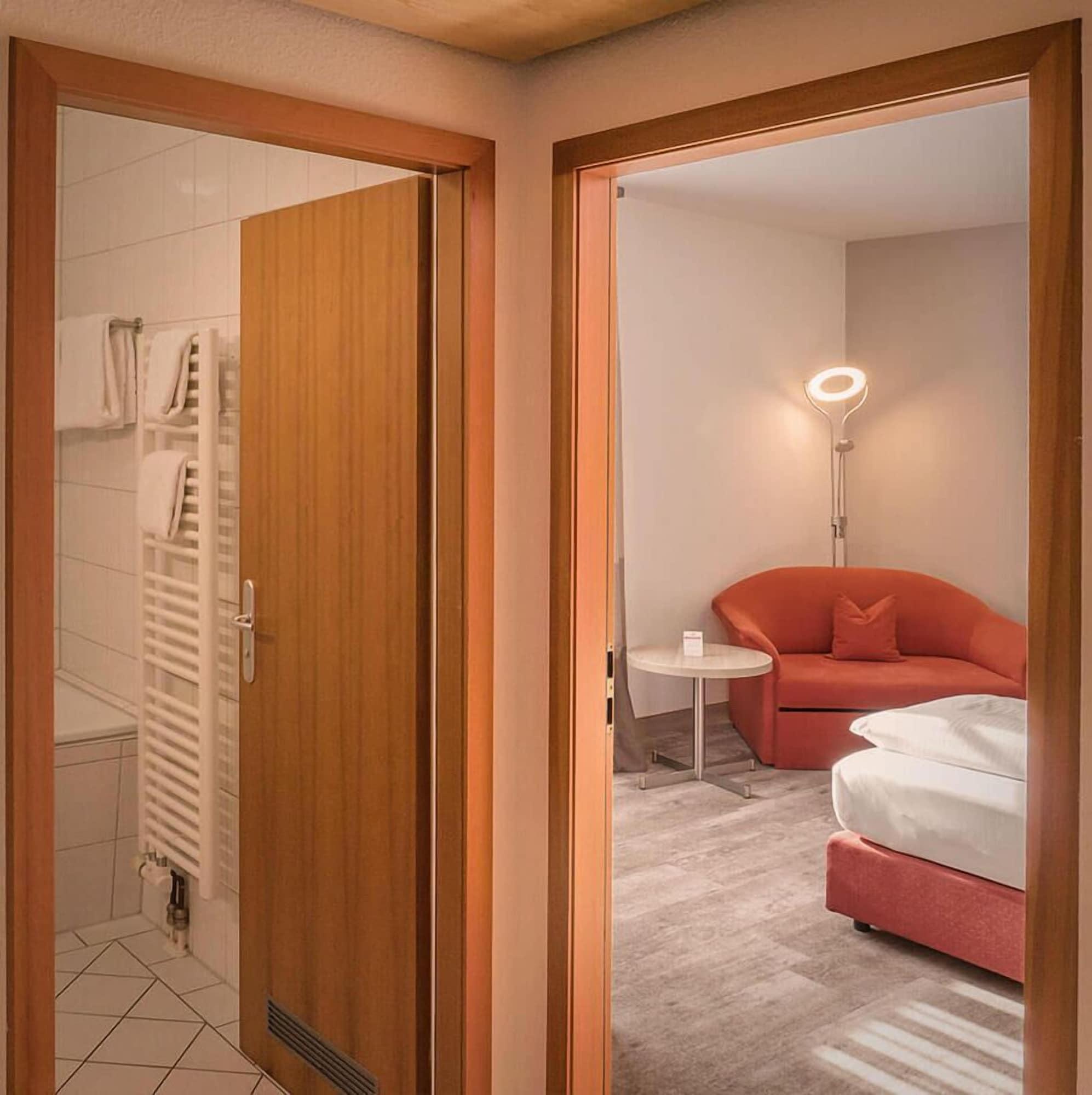 Hotel Kastanienhof Эрдинг Экстерьер фото