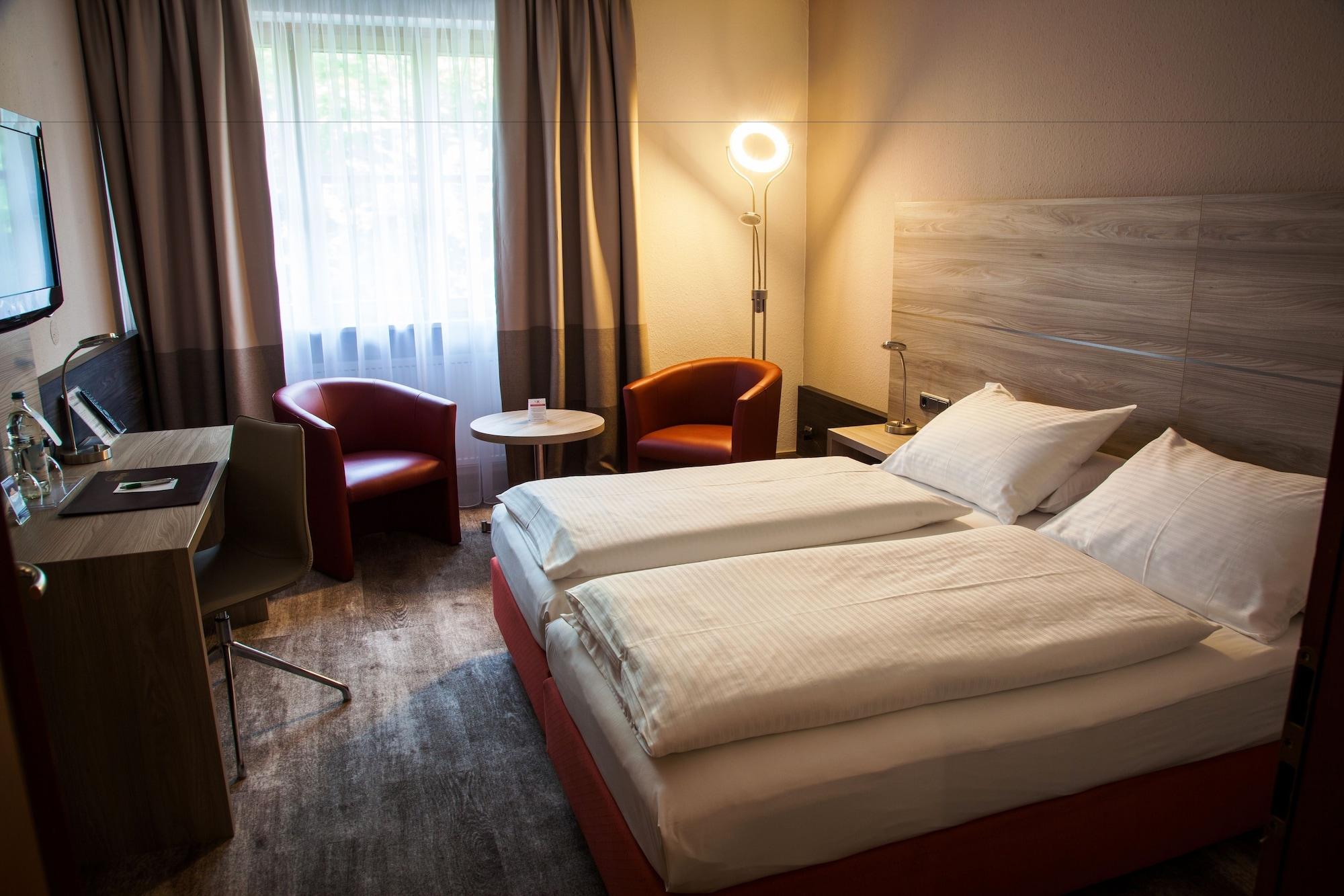 Hotel Kastanienhof Эрдинг Экстерьер фото