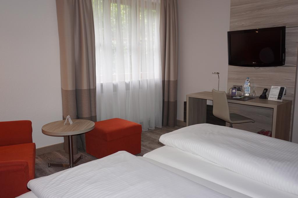 Hotel Kastanienhof Эрдинг Экстерьер фото