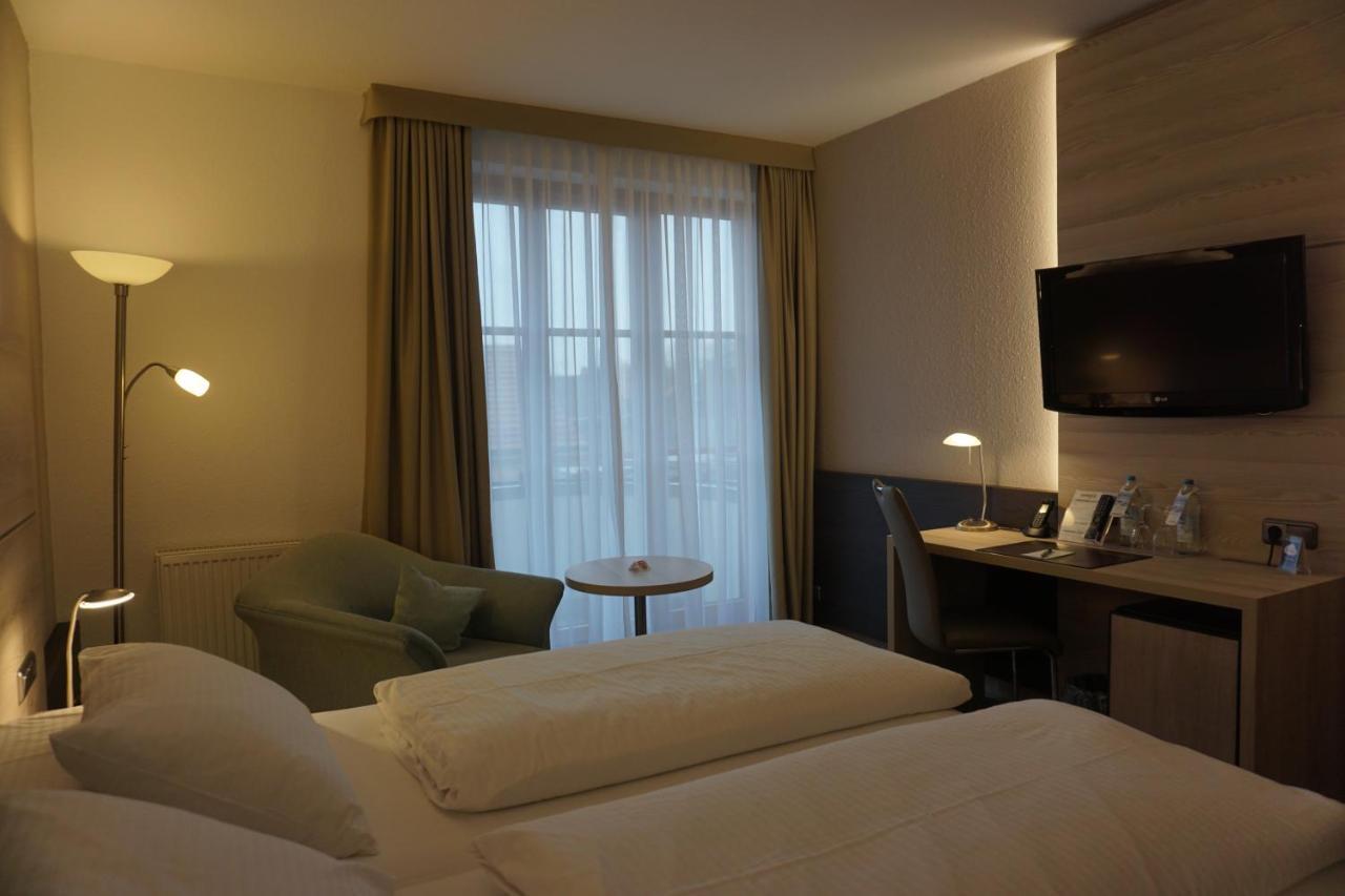Hotel Kastanienhof Эрдинг Экстерьер фото