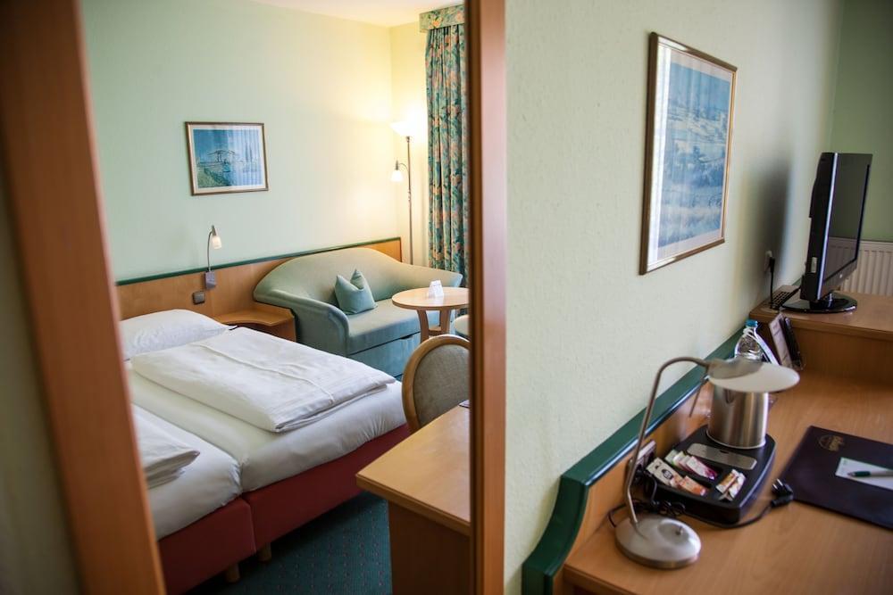Hotel Kastanienhof Эрдинг Экстерьер фото