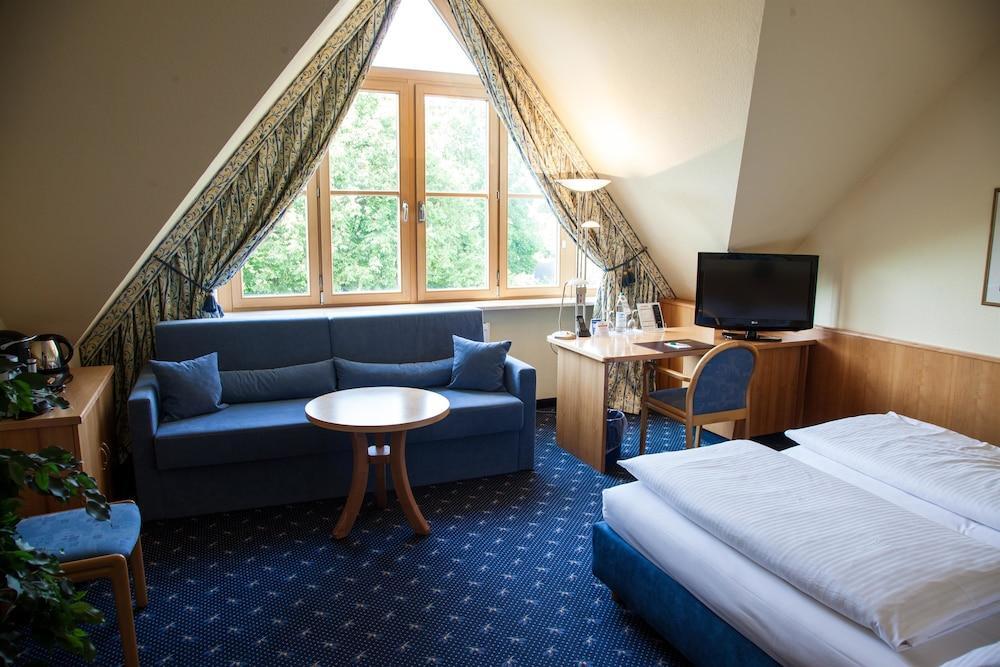 Hotel Kastanienhof Эрдинг Экстерьер фото