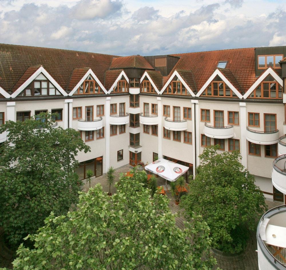 Hotel Kastanienhof Эрдинг Экстерьер фото